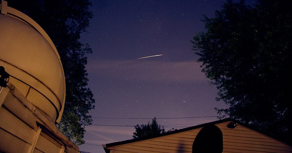 Tuy nhiên đôi khi các vệt sao băng cũng có thể xuất hiện từ bất cứ đâu trên bầu trời.