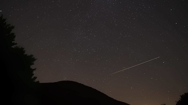 Vị trí trung tâm của hiện tượng này là chòm sao Aquarius (Bảo Bình), các vệt sao băng sẽ có xu hướng phát ra từ chòm sao này. Vào khoảng 2h sáng cho tới trước bình minh, bạn có thể thấy chòm sao này nằm ở bầu trời phía Nam.