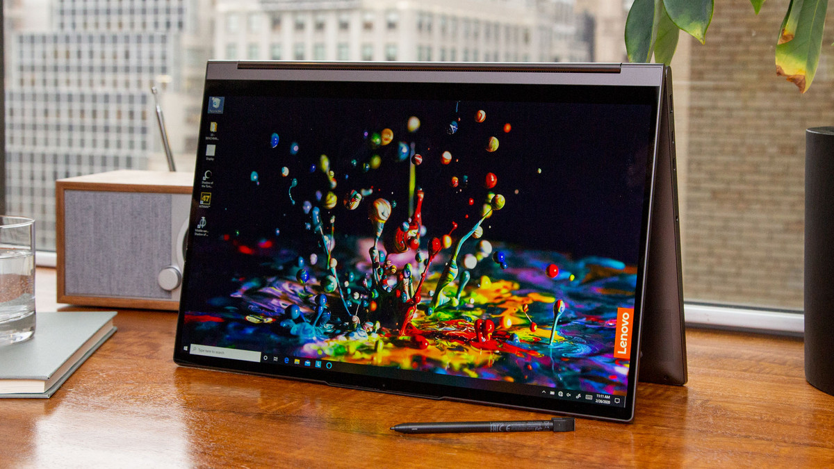 Lenovo Yoga C940-14IIL cũng có thiết kế xoay 360 độ và có thể gập lại giống HP Elite Dragonfly, bút cảm ứng cực nhạy, kết hợp công nghệ sạc nhanh chỉ trong 1h giờ cắm sạc pin lên đến 80%.