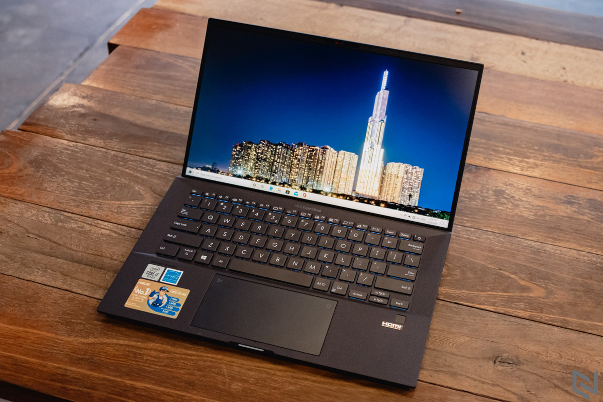 Laptop này từng được đánh giá là nằm trong top máy tính nhẹ nhất thế giới chỉ nặng 995 Gram với kích thước màn hình 14 inch, mở rộng màn hình 180 độ, sở hữu bàn phím số ảo NumberPad 2.0 trên bàn di chuột. Tuy nhiên mức giá của Asus ExpertBook B9450F lên tới 2000 USD.