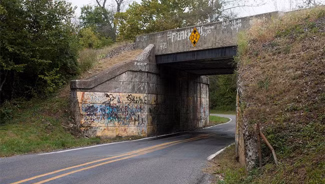 Thị trấn Hellam (Pennsylvania, Mỹ) nổi tiếng khi sở hữu tới 7 ''cánh cửa địa ngục'' mà người dân địa phương quan niệm chúng dẫn tới thế giới bên kia.