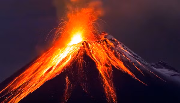 Năm 1341, một số khẳng định thấy chim bay giữa nham thạch và cho rằng đó là các linh hồn đang bị đày đọa. Ngày nay, Hekla còn được cho là nơi các phù thủy gặp gỡ quỷ dữ.