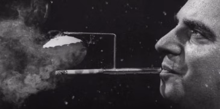 Ô che thuốc lá được phát minh vào năm 1931 có lẽ là một trong những phát minh thảm họa nhất của nhân loại, hoạt động với cơ chế: Chiếc ô che mưa cho điếu thuốc và một chiếc ống hút sẽ hút hết hơi ẩm dư thừa.