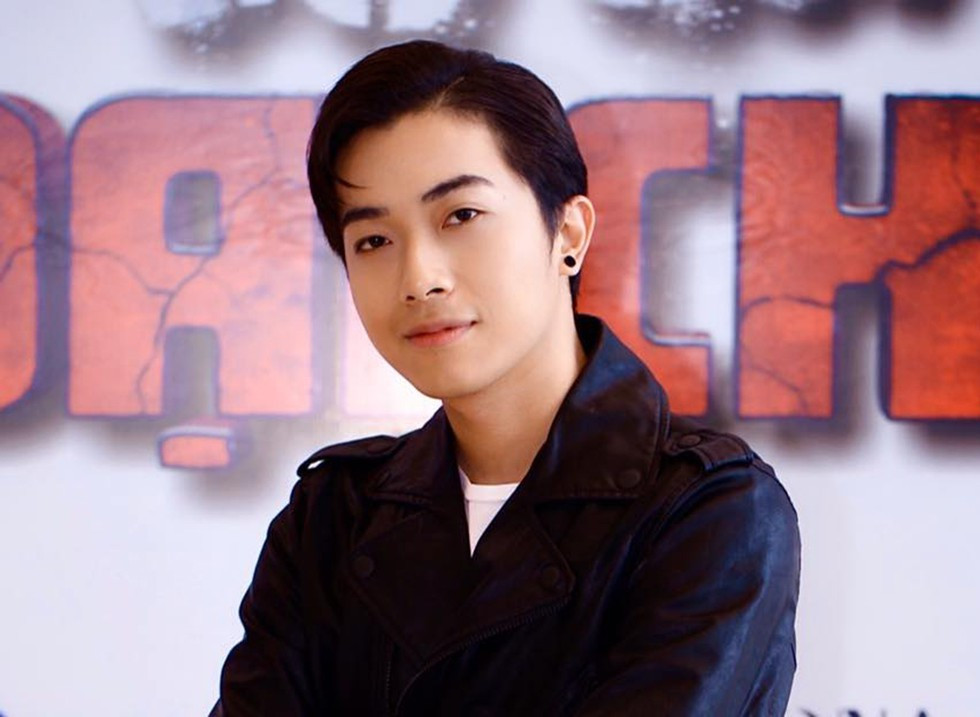 Một "góc khuất" khác ít người biết về Youtuber giàu có nhất nhì Việt Nam này đó là tuổi thơ sống thiếu vắng tình yêu thương từ mẹ. Ba mẹ ly hôn từ khi anh mới chỉ lên 6 tuổi khiến trở nên khép mình hơn, cũng buộc anh phải sống tự lập từ sớm.