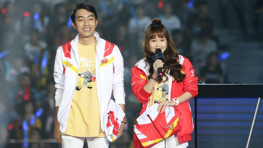 Chàng streamer đình đám rụt rè ngay cả khi gặp được một nửa của đời mình khi có cơ duyên tham gia đóng phim cùng nhóm hài FapTV. Phải đến khi Mai Quỳnh Anh chủ động "tiếp cận", anh chàng này mới dám "tấn công" ngược lại.