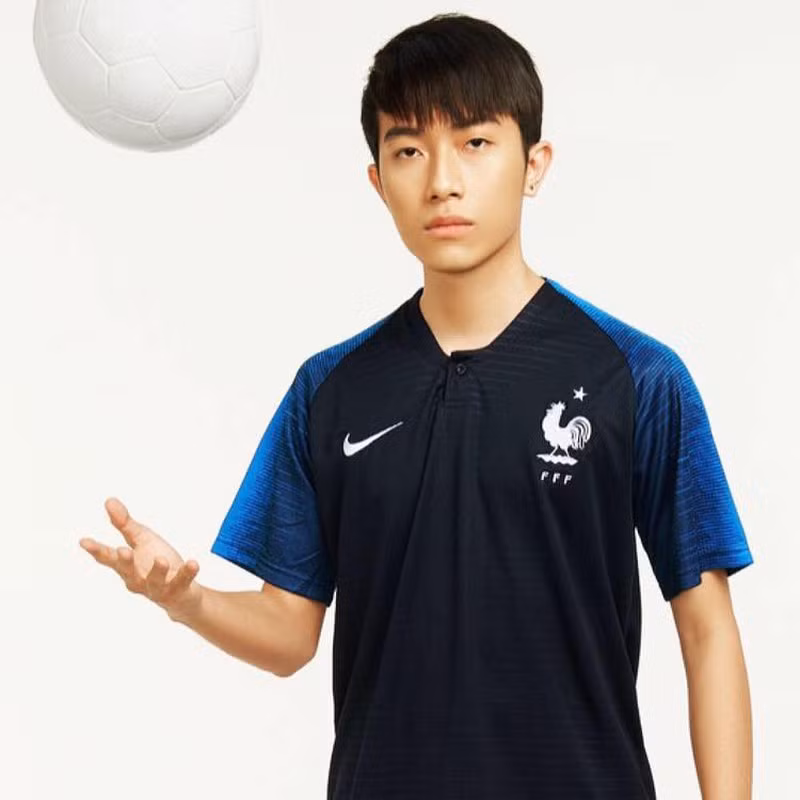 Với 941 videos được đăng tải và đạt tổng lượt xem khủng 2,5 tỷ, Cris Phạn từng thừa nhận anh kiếm tới nửa tỷ đồng/tháng tử kênh Youtube của mình, đến nay con số này có lẽ còn nhiều hơn thế.