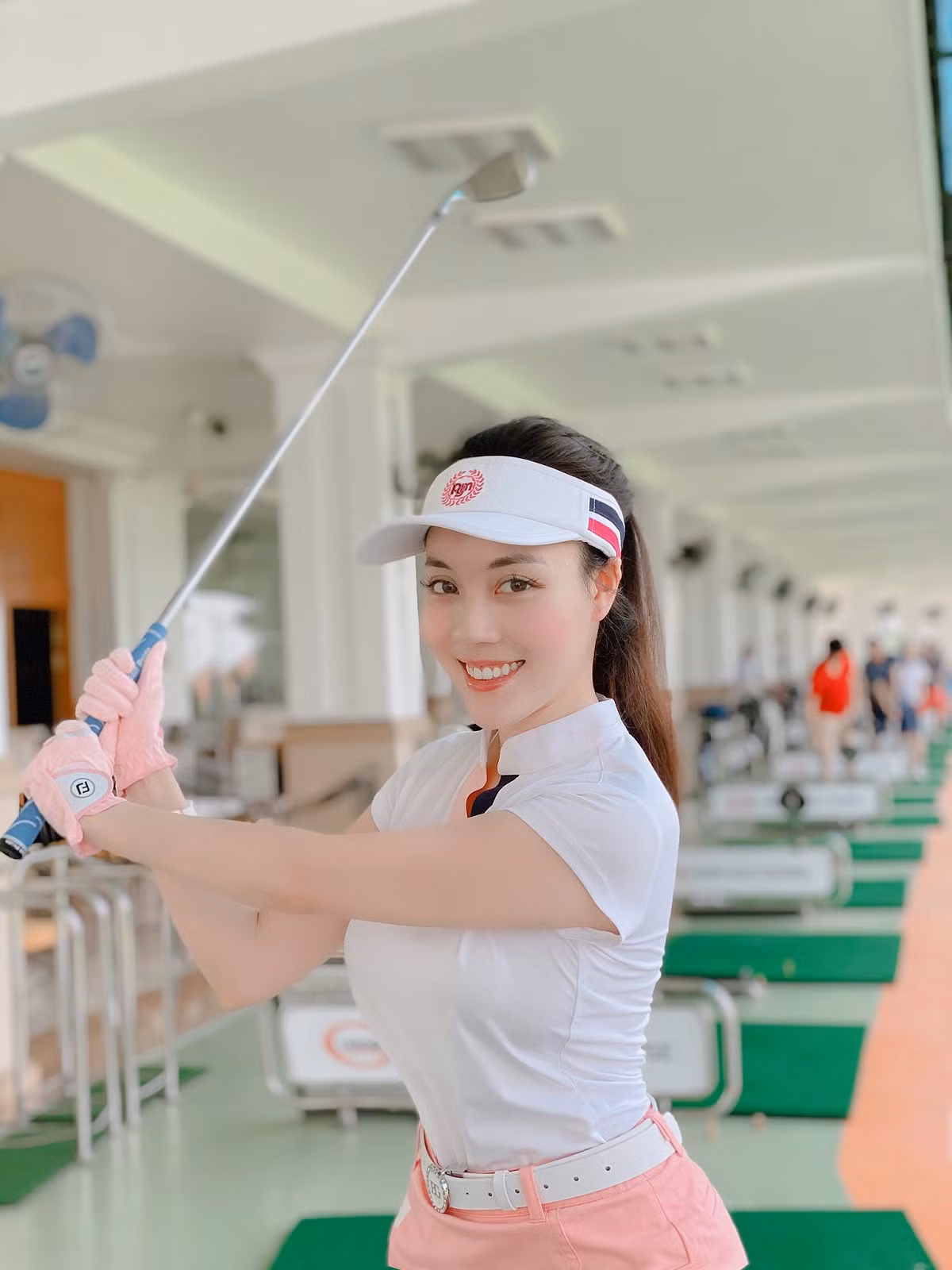 Điểm danh dàn gái xinh Vbiz đi đánh golf nổi tiếng nhất trong thời gian quan chắc chắn không thể không nhắc đến cái tên Âu Hà My.