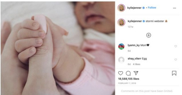 Lại là một bức ảnh nữa của Kylie Jenner cùng cô công chúa nhỏ nhận được lượt yêu thích khủng.