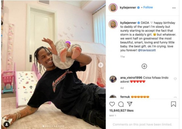 Kylie Jenner chúc mừng sinh nhật chồng cũ Travis Scott. Cặp đôi đã "đường ai nấy đi" và thống nhất chia sẻ quyền nuôi con vào cuối năm ngoái.