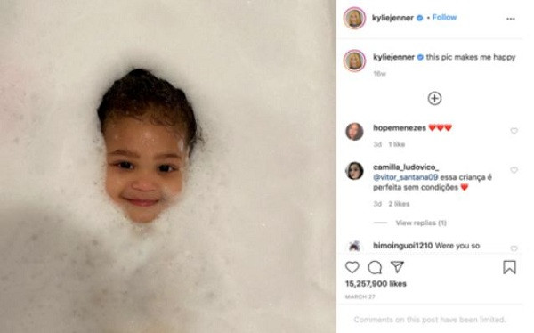 Không hổ danh là nữ hoàng Instagram, mọi bức ảnh Kylie Jenner đăng tải trên trang cá nhân đều nhận lượt like khủng. Ảnh cô con gái của Kylie Jenner chơi đùa trong bồn tắm thu vể 15,2 triệu lượt like.