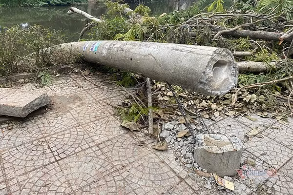 Tuy nhiên, vấn đề nhiều người đặc biệt chú ý hơn cả chính là cột điện bị gãy không lộ ra phần cốt thép khiến dư luận nghi ngờ cột điện bị đứt gãy không có lõi sắt thép. Ảnh: Vietnamnet