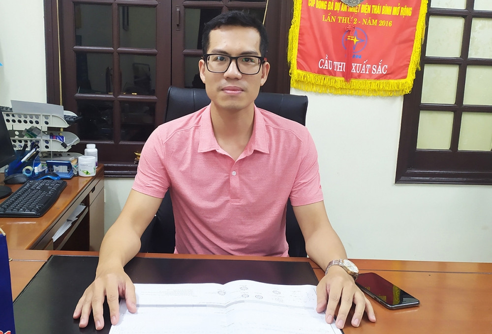 Chuyên gia Nguyễn Mạnh Hùng – Phó Giám đốc Trung tâm Tư vấn đường dây (thuộc Công ty CP Tư vấn Xây dựng điện 1) cho biết, đổ cột điện trong mùa mưa bão có thể do nhiều tải trọng bất lợi khác nhau không thể dự báo trước tác dụng lên cột điện bê-tông như: cây đổ, vật cản nặng tác dụng lên cột,…