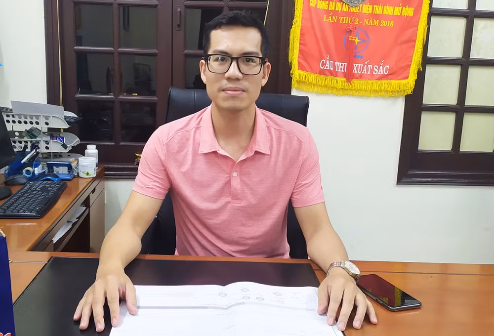 Chuyên gia Nguyễn Mạnh Hùng – Phó Giám đốc Trung tâm Tư vấn đường dây (thuộc Công ty CP Tư vấn Xây dựng điện 1) cho biết, đổ cột điện trong mùa mưa bão có thể do nhiều tải trọng bất lợi khác nhau không thể dự báo trước tác dụng lên cột điện bê-tông như: cây đổ, vật cản nặng tác dụng lên cột,…