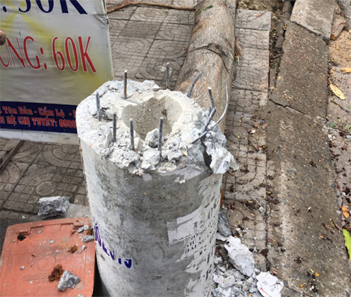 Chủ tịch Tập đoàn Điện lực Việt Nam vừa có ý kiến chỉ đạo nghiên cứu loại cột điện ở các khu vực có bão, sau thực trạng hàng trăm cột điện gãy đổ tại Thừa Thiên Huế.