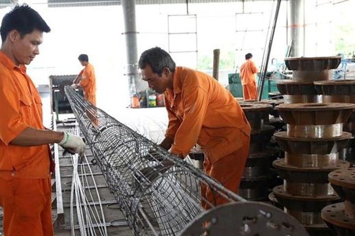 Tuân thủ về thiết kế và các quy chuẩn, tiêu chuẩn của quốc gia, được thử nghiệm với cấp độ gió hơn cấp 12 và được kiểm tra chất lượng trước khi lắp đặt, vậy tại sao hàng trăm cột điện tại Đà Nẵng và Huế vẫn gãy đổ khi gặp mưa bão?