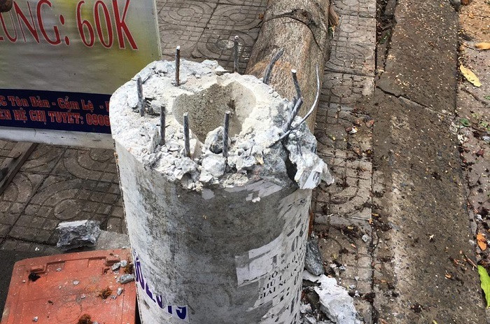 Cột điện bê tông theo công nghệ ly tâm cốt thép dự ứng lực đã xuất hiện trên thế giới khá phổ biến, còn được gọi là ''cột giòn''. Riêng ở Việt Nam, dựa trên 2 tiêu chuẩn cũ và mới, hiện tại có 2 loại cột điện bê tông là cột điện bê tông ly tâm tiêu chuẩn cũ TCVN: 5847-1994 và cột bê tông ly tâm dự ứng lực TCVN: 5847-2016.