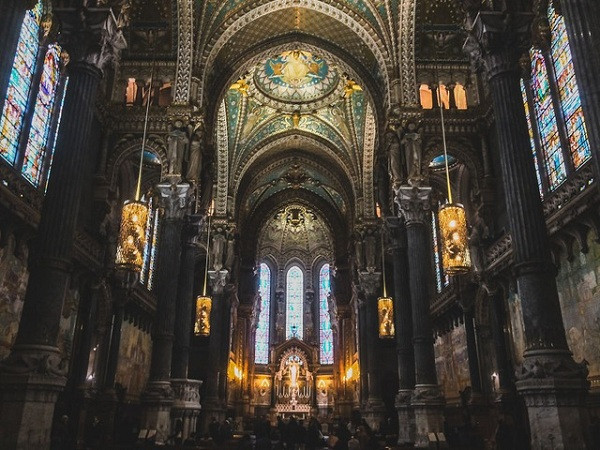 Từ góc ảnh chụp ngược sáng với độ tương phản cao hay trong điều kiện thiếu sáng, chiếc iPhone 5S đều có thể xử lý hình ảnh một cách đáng kinh ngạc.