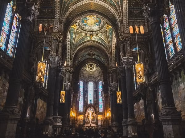 Từ góc ảnh chụp ngược sáng với độ tương phản cao hay trong điều kiện thiếu sáng, chiếc iPhone 5S đều có thể xử lý hình ảnh một cách đáng kinh ngạc.