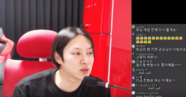 Heechul là một trong số những idol ''ném'' tiền cho game nhiều nhất nhì showbiz Hàn, không tiếc tiền chi đến 800 triệu đồng để nạp vào game online. "Siêu sao vũ trụ" thường xuyên livestream chơi game tiện thể giao lưu cùng fan trên kênh của mình.