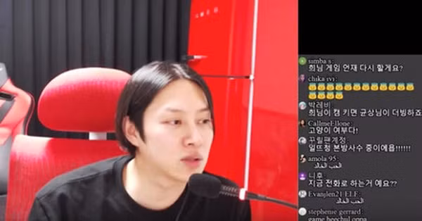 Heechul là một trong số những idol ''ném'' tiền cho game nhiều nhất nhì showbiz Hàn, không tiếc tiền chi đến 800 triệu đồng để nạp vào game online. "Siêu sao vũ trụ" thường xuyên livestream chơi game tiện thể giao lưu cùng fan trên kênh của mình.