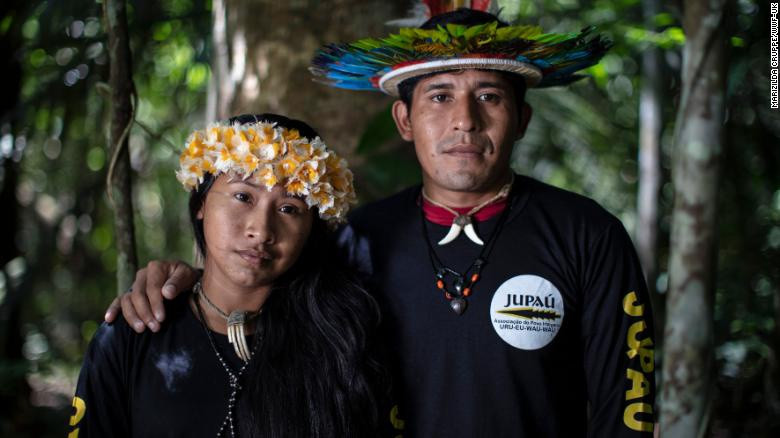 Jessica Webb, quản lý cấp cao của Global Forest Watch, cho hay số lượng cộng đồng thổ dân sử dụng máy bay không người lái ngày càng nhiều. Ngoài bảo vệ rừng, các cư dân bản địa còn sử dụng máy bay không người lái để xác định vị trí cây hạt Brazil - loài thực vật quan trọng nhất về mặt kinh tế của vùng Amazon.