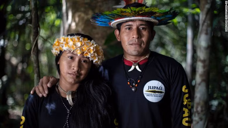 Jessica Webb, quản lý cấp cao của Global Forest Watch, cho hay số lượng cộng đồng thổ dân sử dụng máy bay không người lái ngày càng nhiều. Ngoài bảo vệ rừng, các cư dân bản địa còn sử dụng máy bay không người lái để xác định vị trí cây hạt Brazil - loài thực vật quan trọng nhất về mặt kinh tế của vùng Amazon.