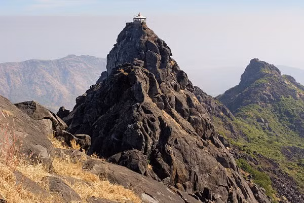 Girnar được biết đến là một ngọn núi cao nhất ở Gujarat ở Ấn Độ, và thật kỳ lạ khi một địa điểm khắc nghiệt như thế này cũng có Wi-fi.