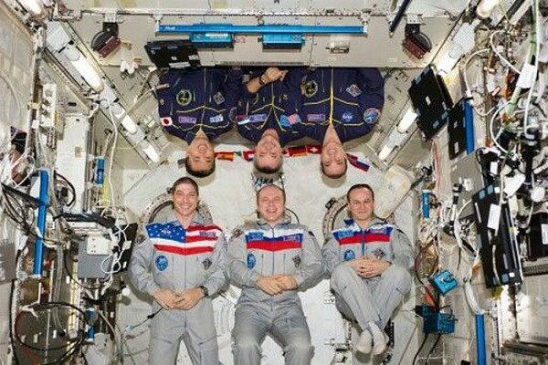 Đây cũng chính là một hệ thống giao tiếp vệ tinh cũng đóng vai trò mang tới kết nối WiFi cho các hành khách khi bay trên máy bay.