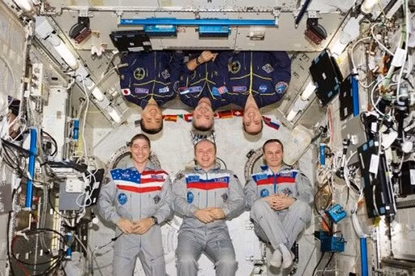 Đây cũng chính là một hệ thống giao tiếp vệ tinh cũng đóng vai trò mang tới kết nối WiFi cho các hành khách khi bay trên máy bay.