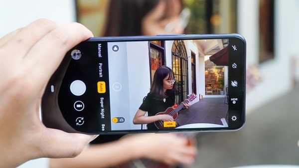 Máy sở hữu 4 camera: Camera trước 20MP, Camera sau 48MP + 8MP + 2MP và pin 4.000 mAh.