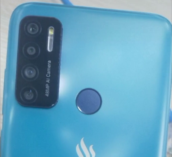 Chiếc smartphone này sở hữu cụm camera được đặt trong một cụm hình chữ nhật, nằm lệch về cạnh trái của thiết bị. Một trong số những ống kính này sẽ có độ phân giải 48MP, thể hiện qua dòng chữ "48MP AI Camera" được in ngay trên cụm camera.