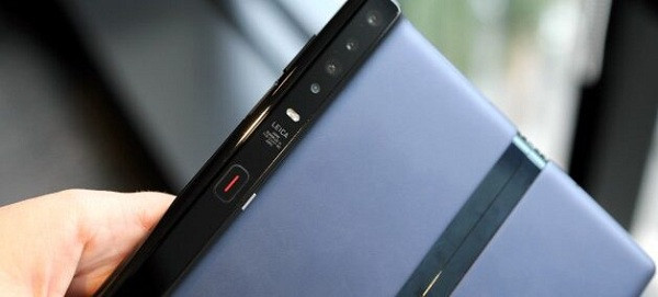 Bản thiết kế do Huawei cung cấp cho EUIPO tiết lộ rằng, Mate X2 vẫn duy trì khá nhiều đường nét thiết kế tương đồng với Mate X, ngoại trừ phần màn hình gập.