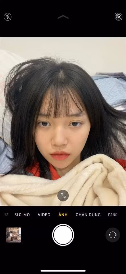 Ngay cả khi chỉ chọn kiểu tóc đơn giản cùng mặt mộc, nữ streamer giàu nhất Việt Nam vẫn xinh đẹp bất chấp.