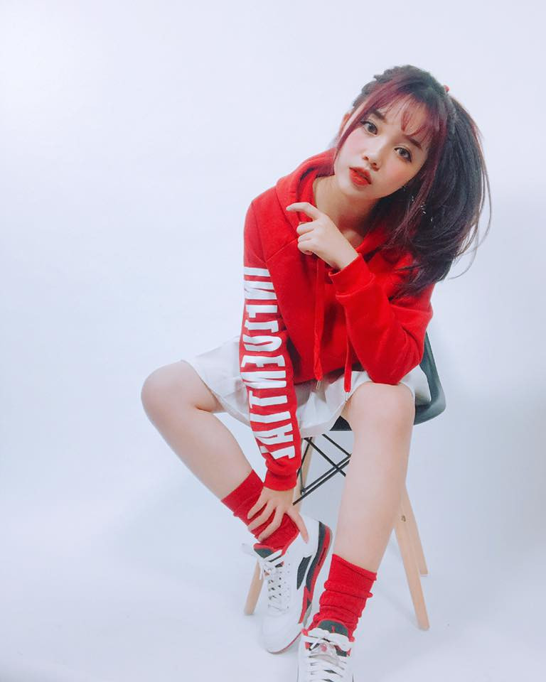 Hóa ra màu tóc hồng đã từng nằm trong bộ sưu tập kiểu tóc khủng của Linh Ngọc Đàm từ rất lâu.