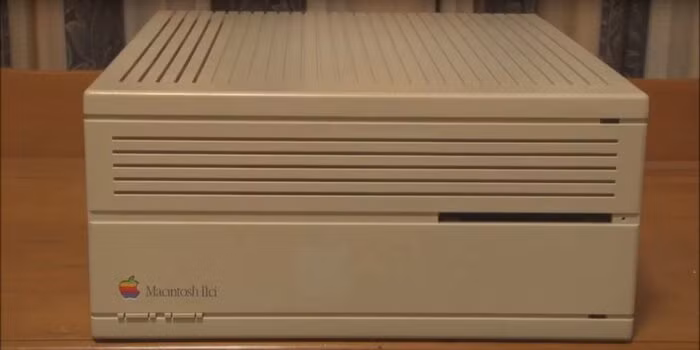 Khi lên kệ vào năm 1989, mặc dù chỉ có 40 MB bộ nhớ lưu trữ, chiếc Macintosh IIci này vẫn có giá tới 8.800 USD.