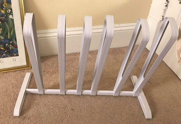 Đây đơn giản chỉ là công cụ để treo những đôi ủng, boots tránh hỏng dáng của chúng.