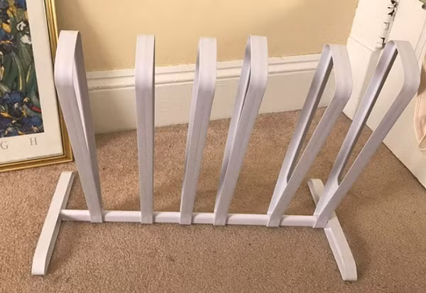 Đây đơn giản chỉ là công cụ để treo những đôi ủng, boots tránh hỏng dáng của chúng.