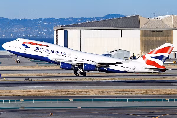 Tuy nhiên, một số chuyên gia cũng cho rằng việc sử dụng đĩa mềm trên máy bay này là dễ hiểu. Bởi Boeing 747-400 là dòng máy bay cũ, chuyến bay đầu tiên đã được thực hiện cách đây 32 năm, thời điểm đĩa mềm còn thông dụng.