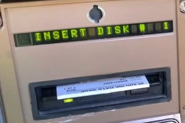 Không chỉ dòng 747 mà theo The Verge, phần lớn máy bay Boeing dòng 737 cũng cần đĩa mềm để cập nhật dữ liệu.