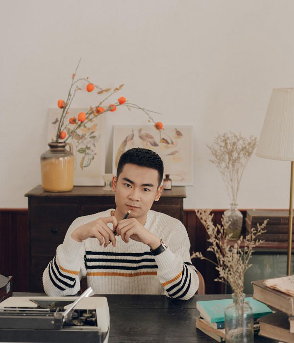 Chiếc Mazda CX-5 mà anh chàng streamer này sở hữu luôn nằm trong top bán chạy nhất Việt Nam có giá trị lên tới hơn 1 tỷ đồng (bao gồm cả tiền thuế và bảo hiểm).