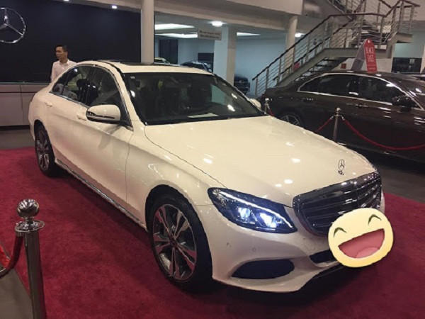 Xe sang của King of War thuộc dòng Mercedes, là thành quả quá trình làm việc, cố gắng tích lũy không ngừng của nam game thủ đình đám.