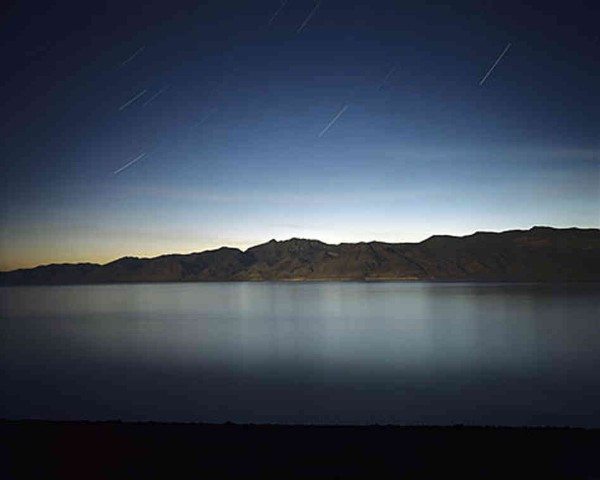 Ảnh chụp hồ Pyramid ở Nevada được đặt làm màn hình nền mặc định của chiếc iPad đời đầu.