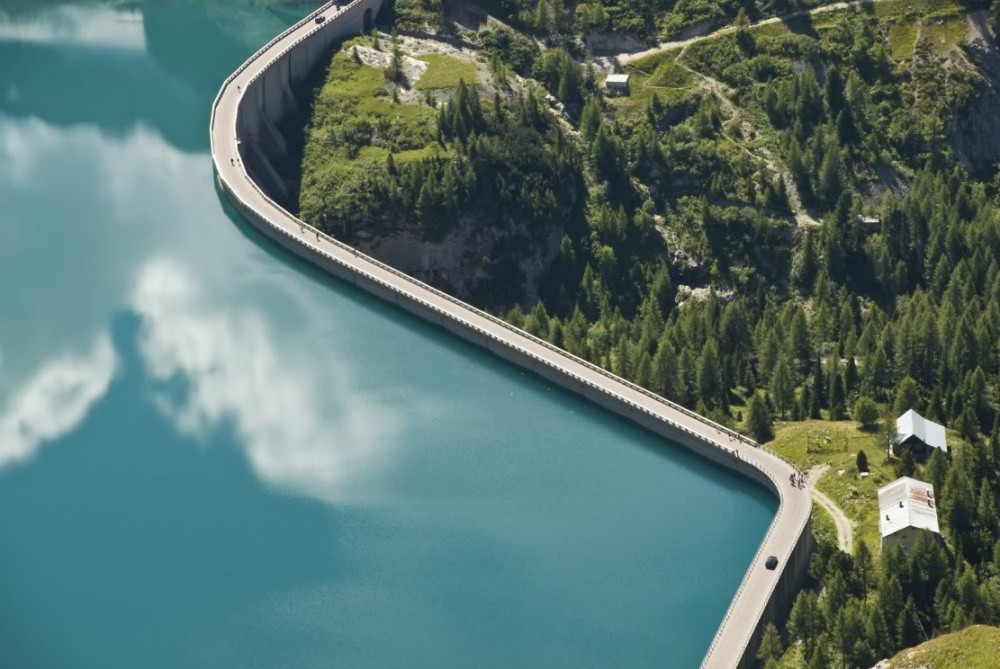 Con đập chắn nước Vajont siêu to khổng lồ ở Italia.