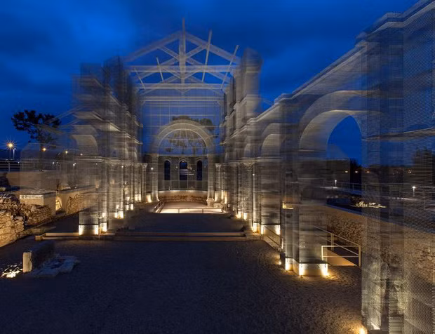 Nhà thờ được làm từ những sợi dây kim loại bỗng chốc trở nên thật "siêu thực" như hình ảnh 3D.