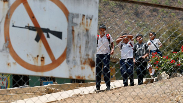 Bang dang Colombia loi dung dai dich de khai thac tre em