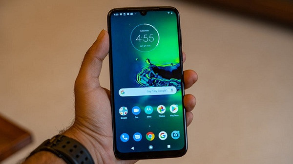 Motorola áp đảo danh sách của PhoneArena. Đứng thứ 6 là smartphone Moto G8 Plus (thời lượng pin: 14 giờ 29 phút).