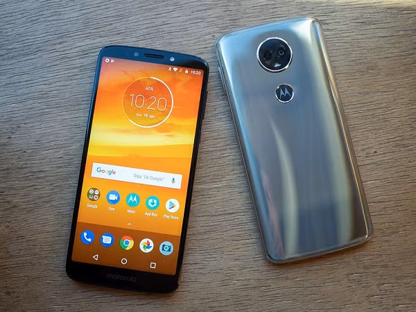 Ngay sau đó là Motorola Moto E5 Plus (thời lượng pin: 15 giờ 8 phút).