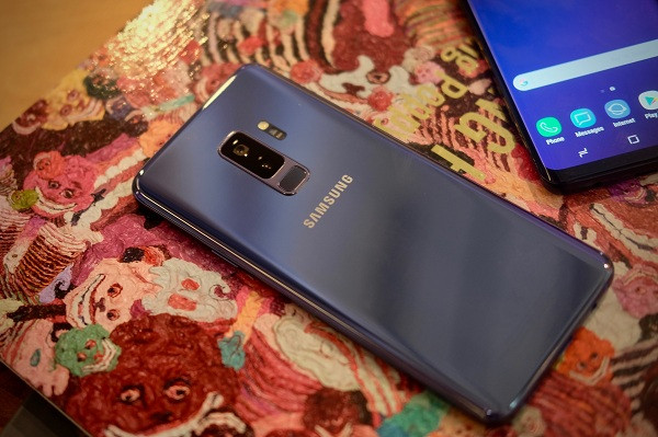 ''Người anh em" của Samsung Galaxy S9 là phiên bản S9 Plus giữ vị trí khiêm tốn thứ 6 khi có tốc độ chụp: 1 giây/tấm hình.
