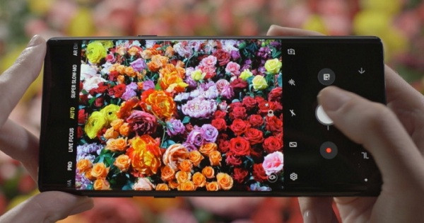 Samsung Galaxy Note 9 (tốc độ chụp: 1,1 giây/tấm hình).