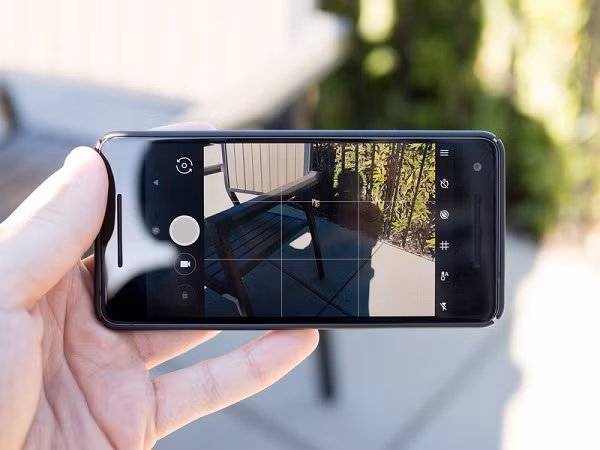 Ngay sau đó là Google Pixel 2 XL cho tốc độ chụp ảnh 0,951 giây/tấm hình.